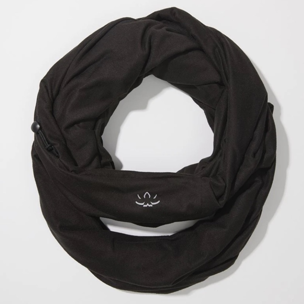NWT - Beyond Yoga Infinity Hidden Pocket Scarf